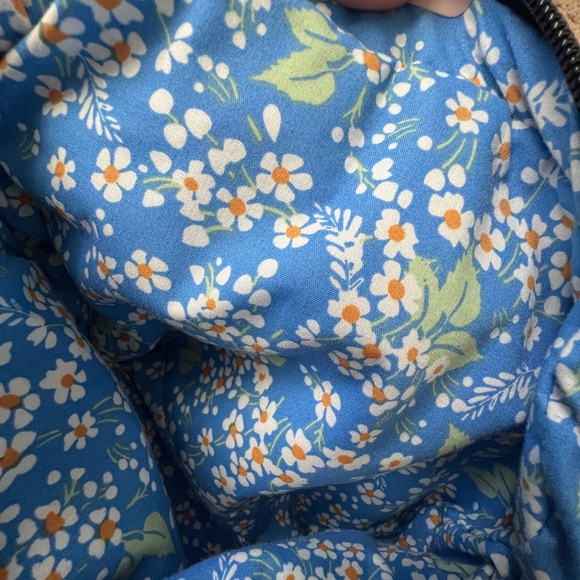 Vera Bradley- Evie Crossbody in Daisies - Picture 15 of 16